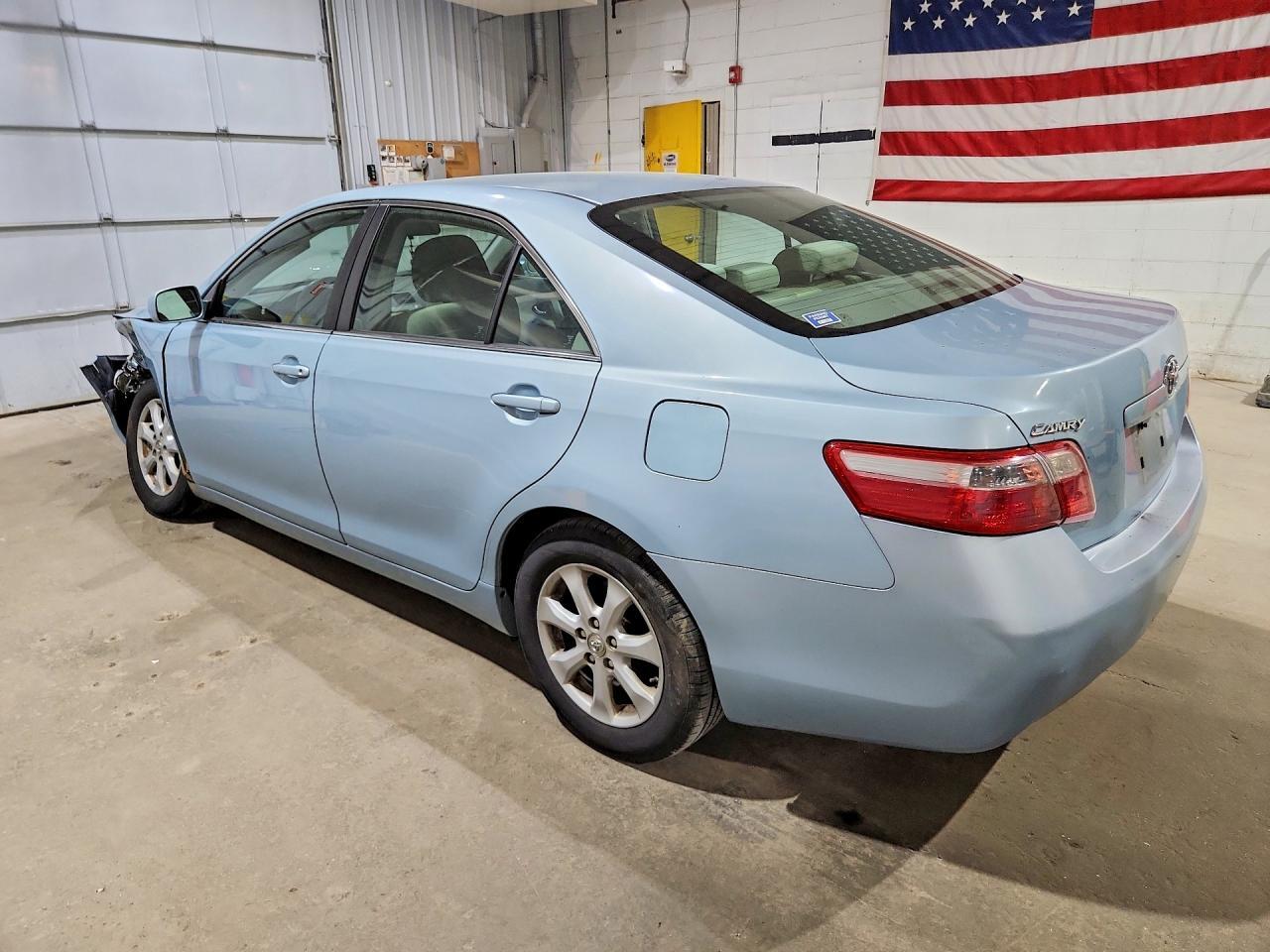 2008 TOYOTA CAMRY LE — Фото 2 из 12
