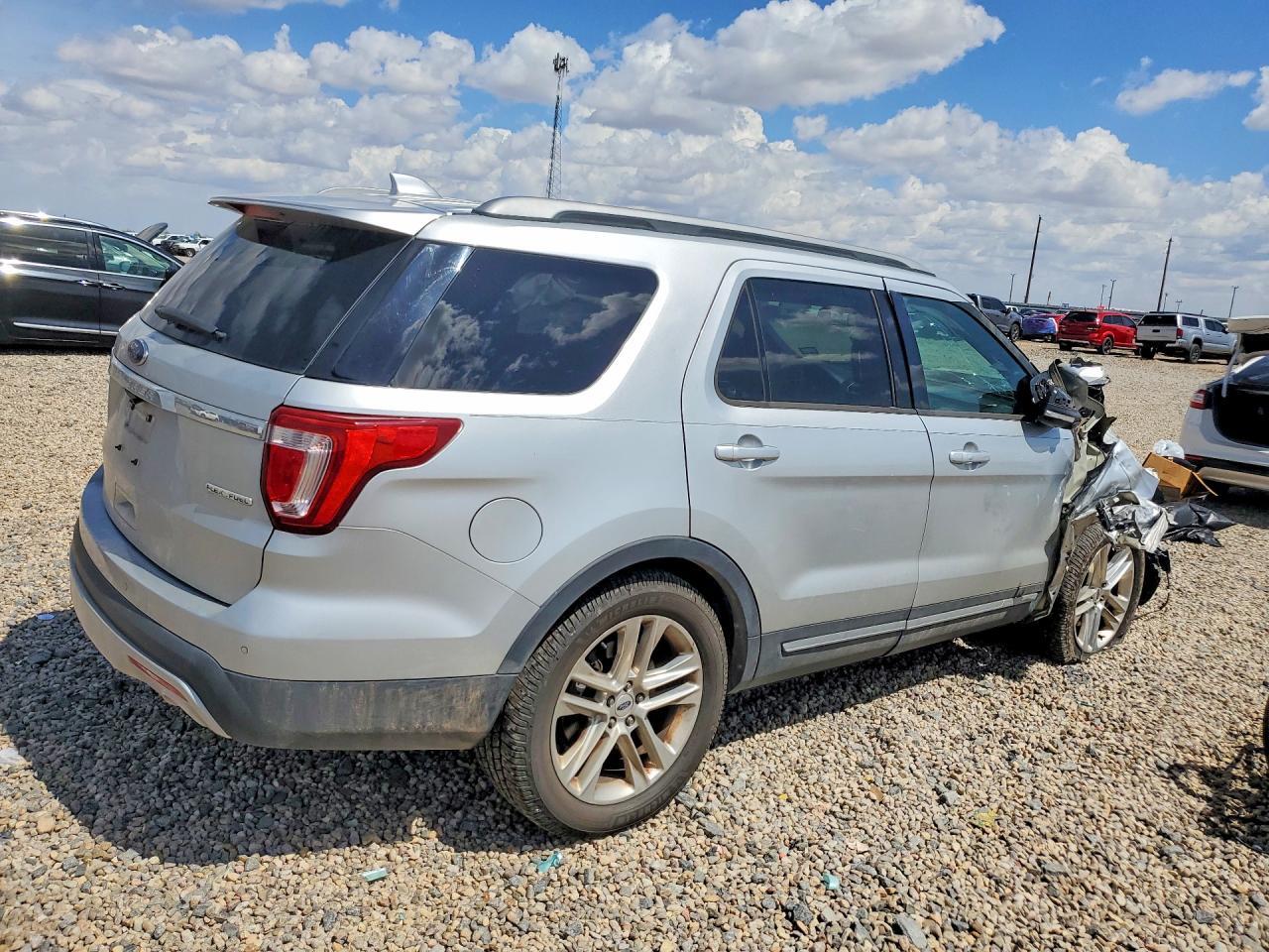 2016 FORD EXPLORER XLT — Фото 3 из 13