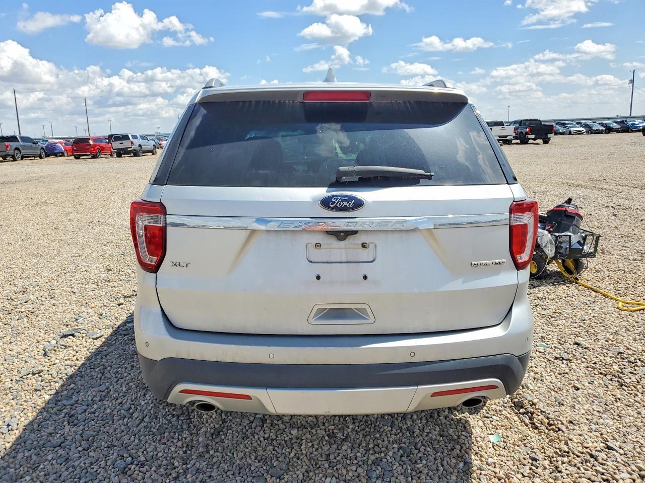 2016 FORD EXPLORER XLT — Фото 6 из 13