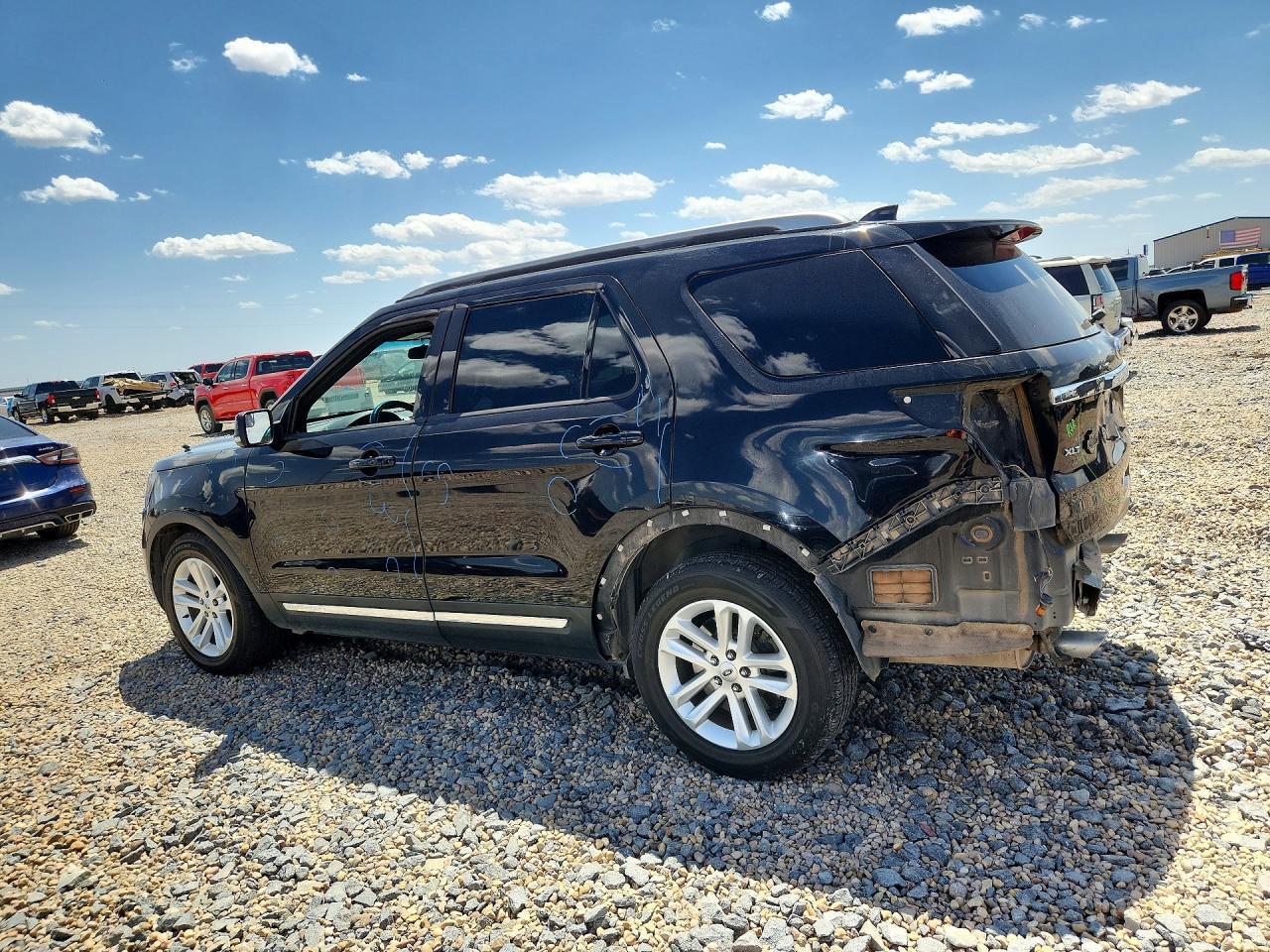 2016 FORD EXPLORER XLT — Фото 2 из 13