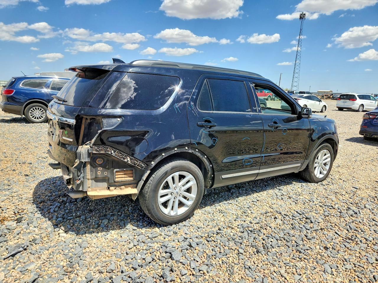 2016 FORD EXPLORER XLT — Фото 3 из 13