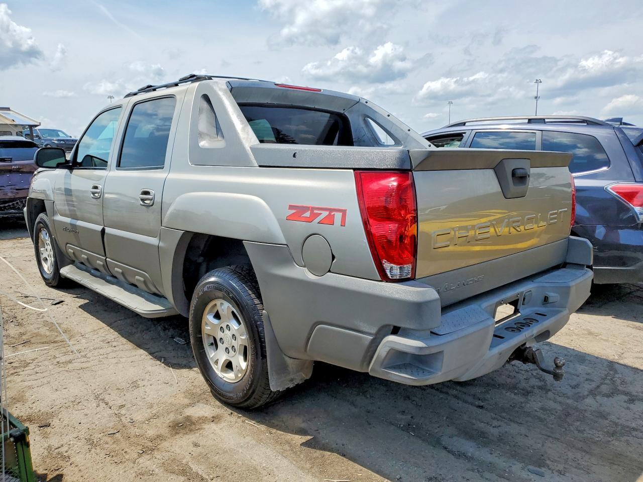 2002 CHEVROLET AVALANCHE K1500 — Фото 2 из 12