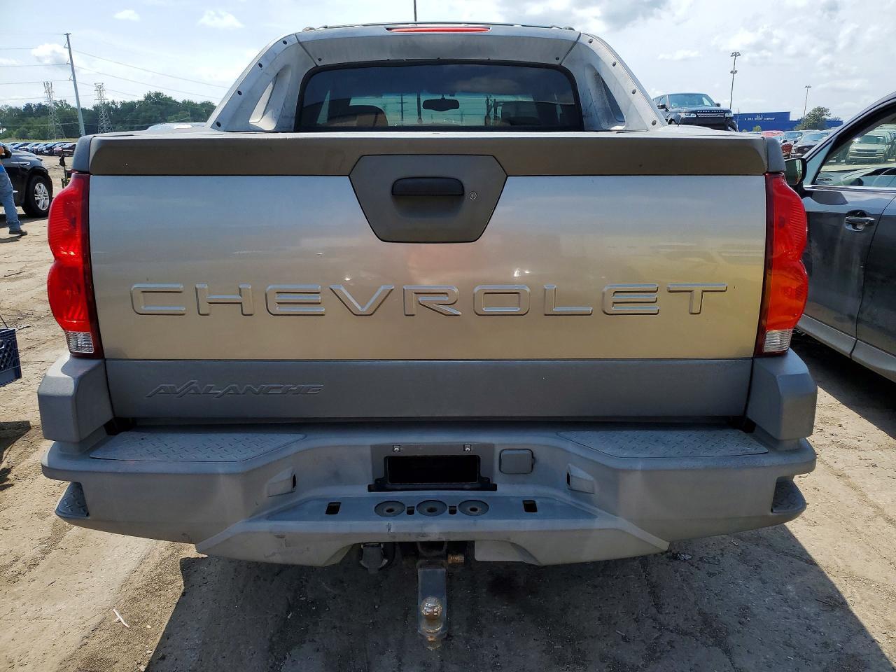 2002 CHEVROLET AVALANCHE K1500 — Фото 6 из 12