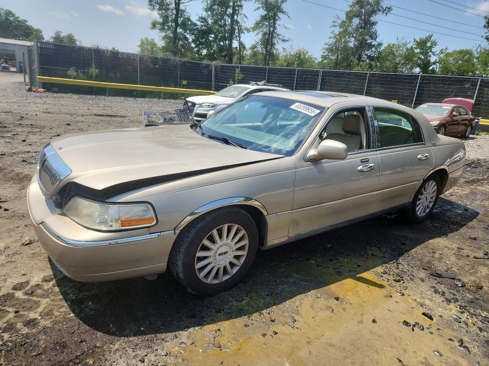 2005 LINCOLN TOWN CAR 1LNHM82W25Y670645