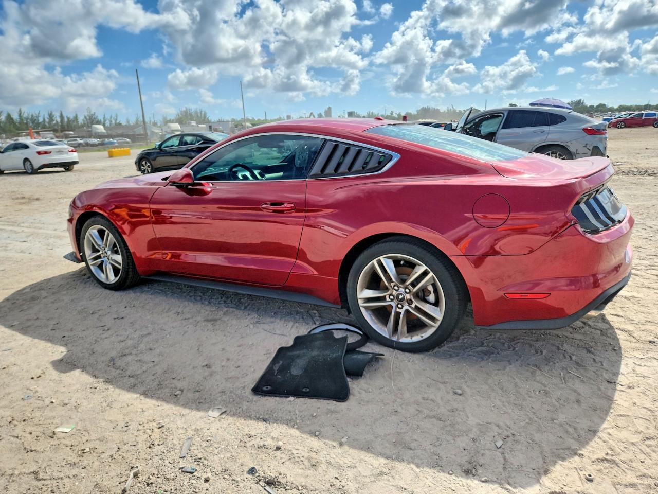 2020 FORD MUSTANG — Фото 2 из 12