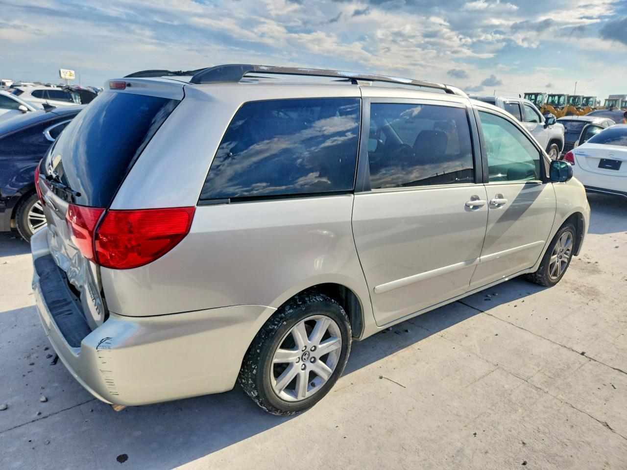 2008 TOYOTA SIENNA LE 7-PASSENGER — Фото 3 из 13