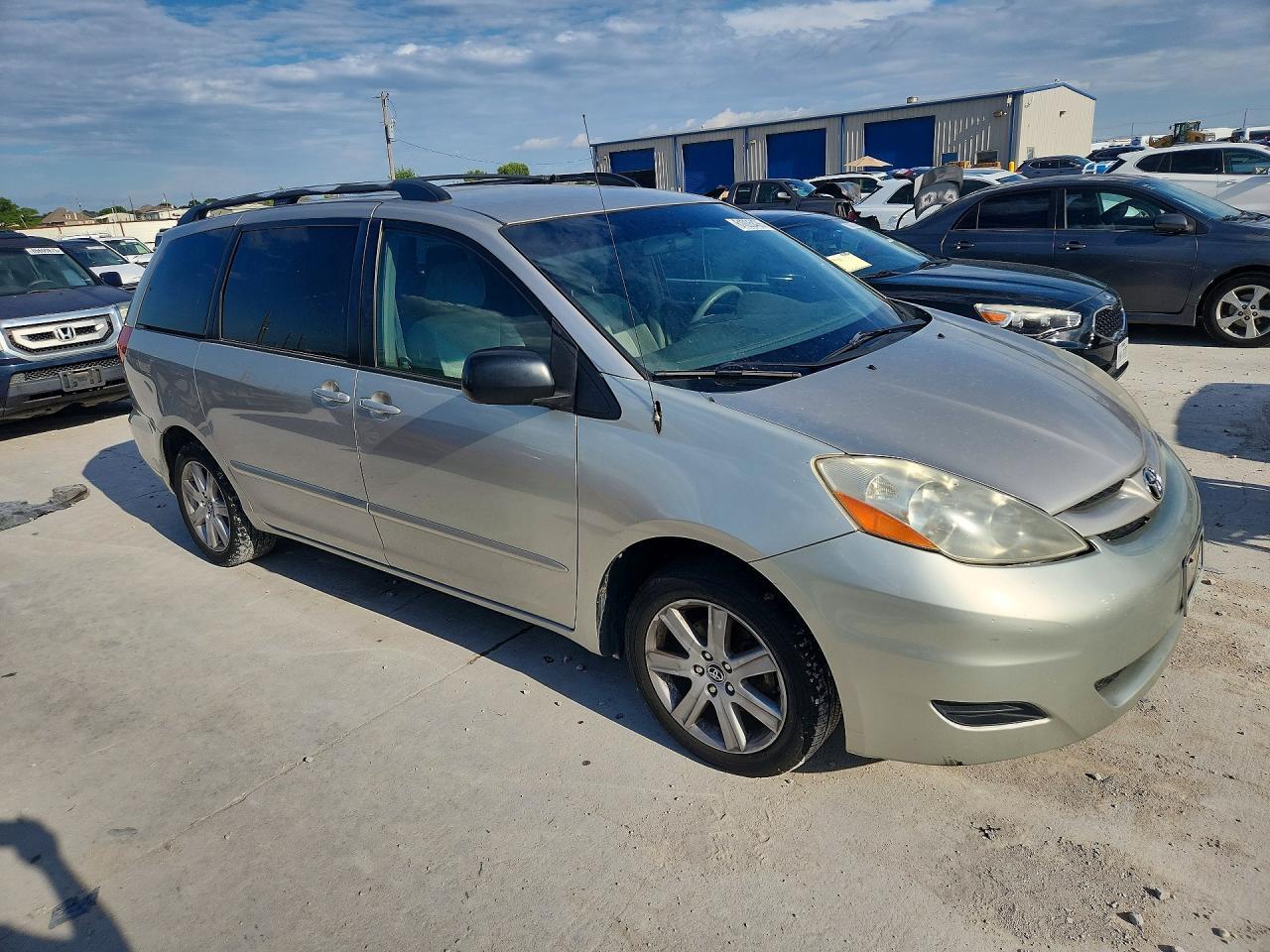 2008 TOYOTA SIENNA LE 7-PASSENGER — Фото 4 из 13