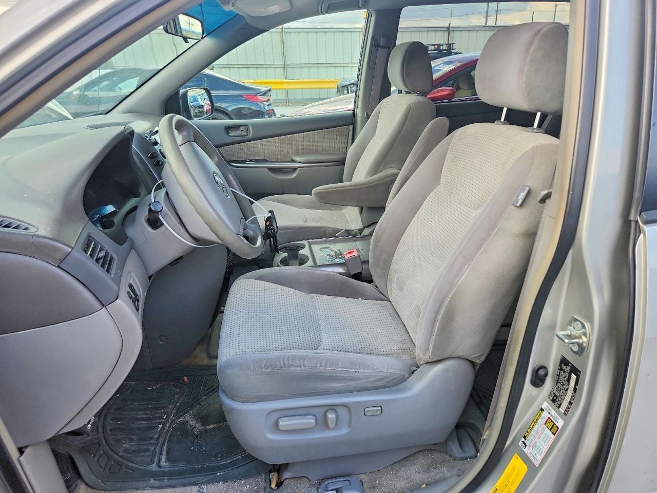 2008 TOYOTA SIENNA LE 7-PASSENGER — Фото 7 из 13