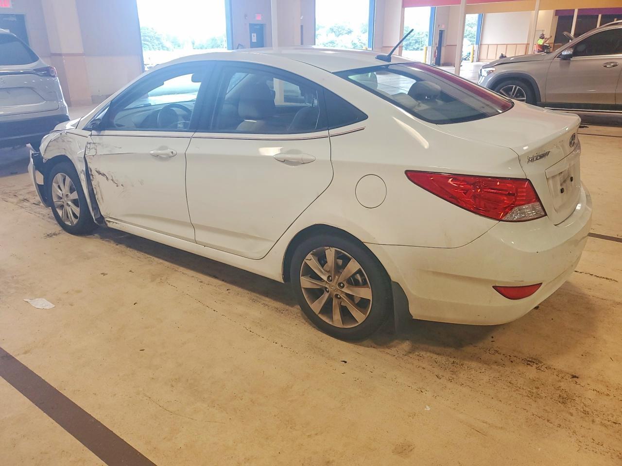 2012 HYUNDAI ACCENT GLS — Фото 2 из 12