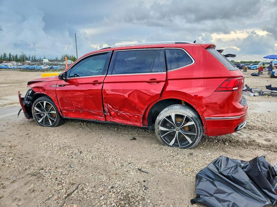 2024 VOLKSWAGEN TIGUAN SEL R-LINE BLACK — Фото 2 из 14