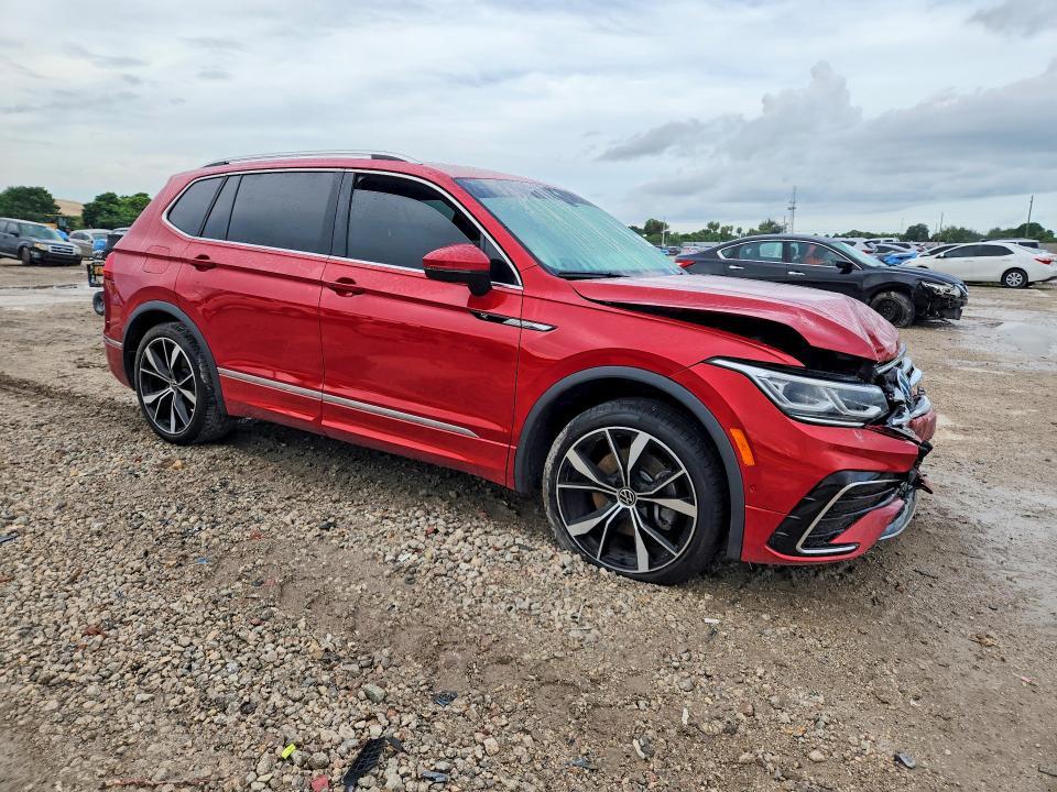 2024 VOLKSWAGEN TIGUAN SEL R-LINE BLACK — Фото 4 из 14