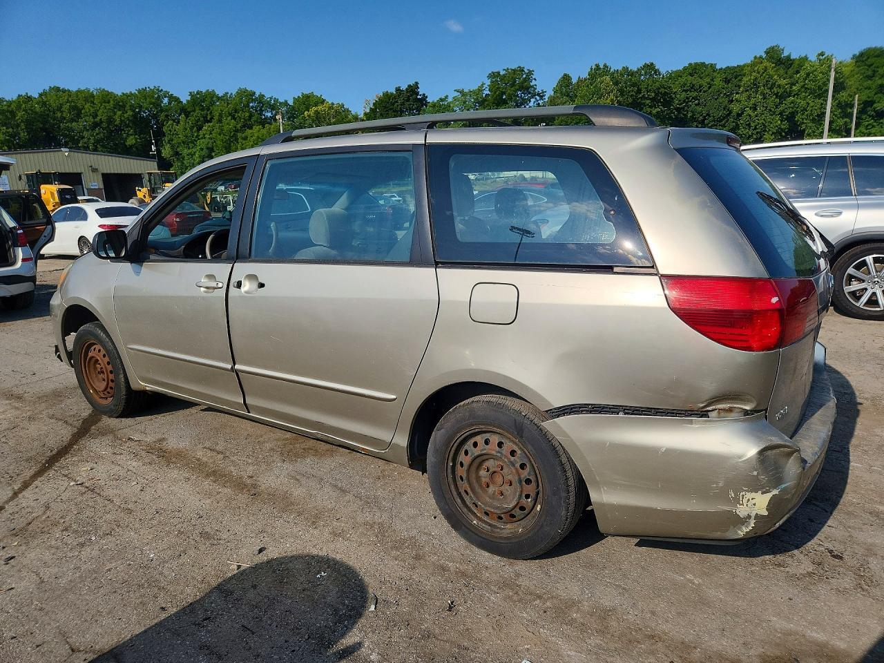 2005 TOYOTA SIENNA CE 7 PASSENGER — Фото 2 из 13