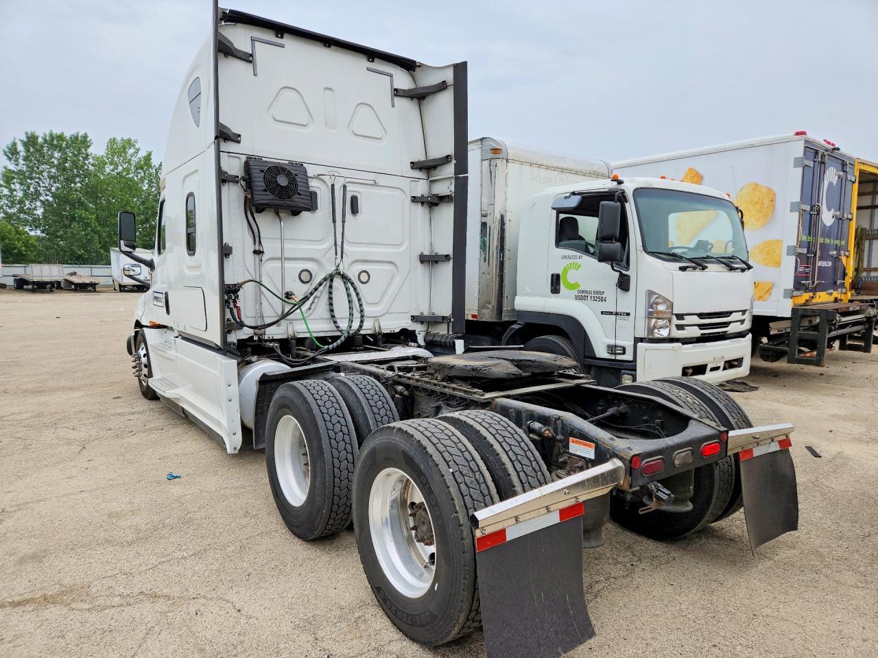 2020 FREIGHTLINER CASCADIA 126 SEMI TRUCK — Фото 2 из 14