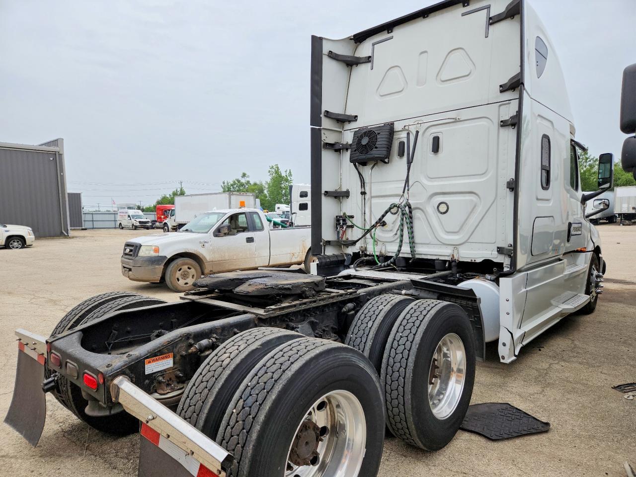 2020 FREIGHTLINER CASCADIA 126 SEMI TRUCK — Фото 3 из 14