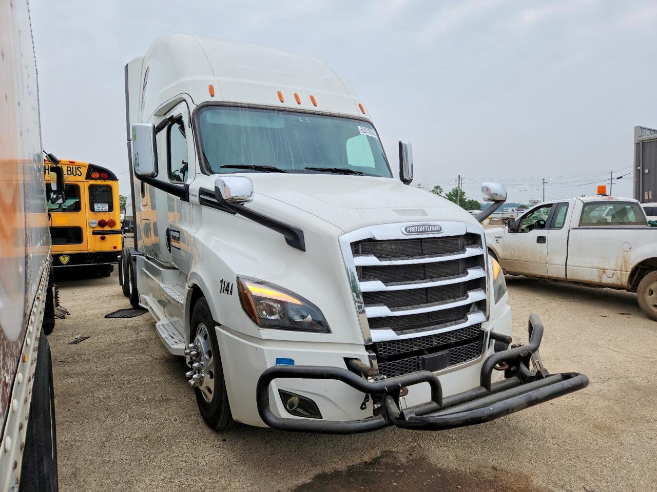 2020 FREIGHTLINER CASCADIA 126 SEMI TRUCK — Фото 4 из 14