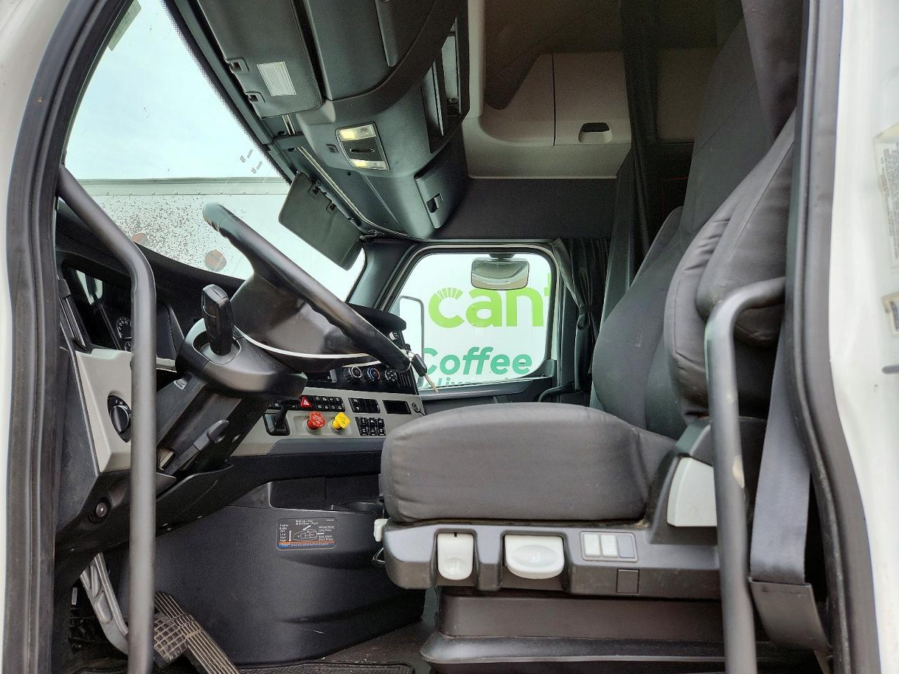 2020 FREIGHTLINER CASCADIA 126 SEMI TRUCK — Фото 7 из 14