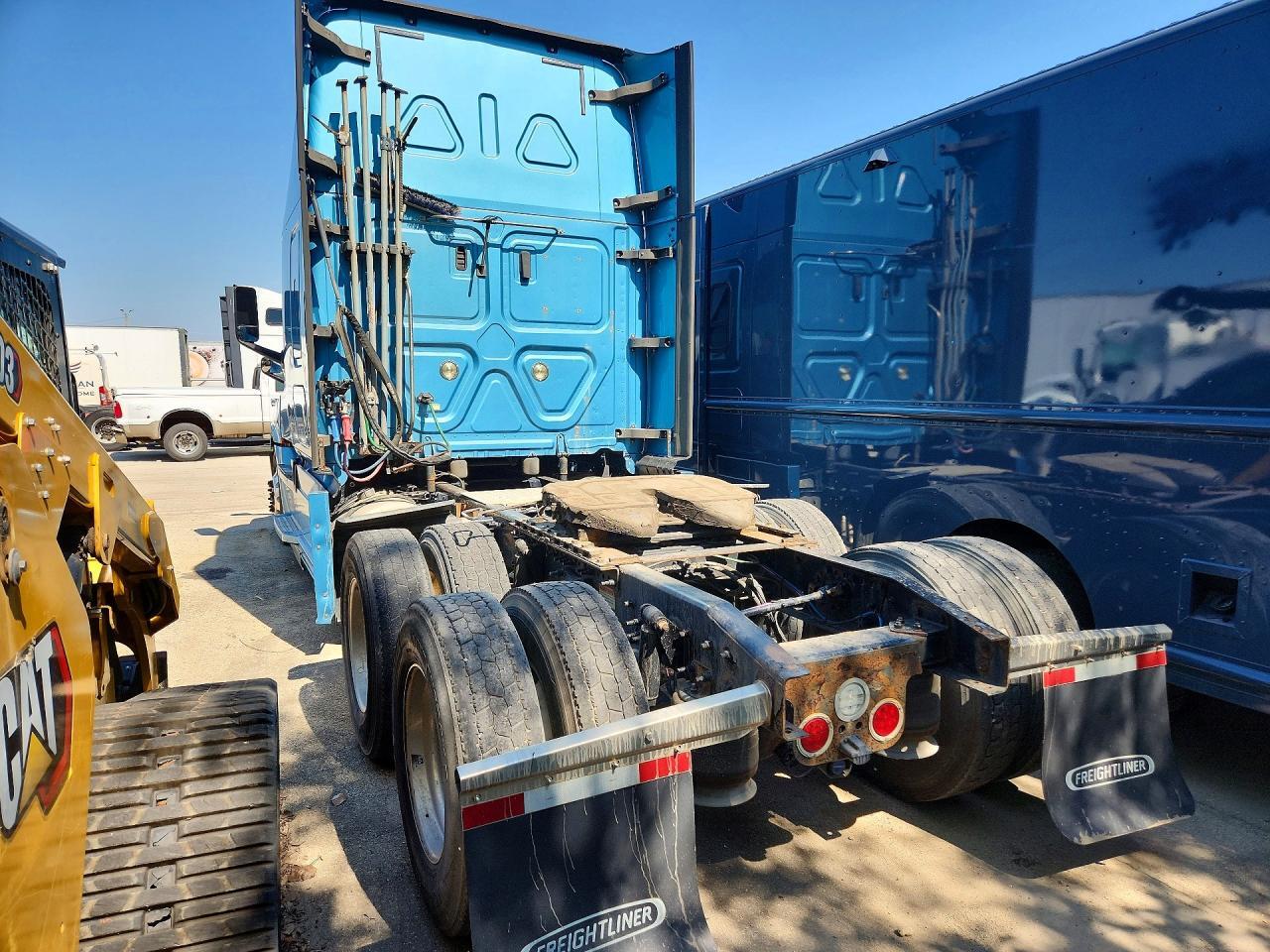 2020 FREIGHTLINER CASCADIA 126 SEMI TRUCK — Фото 2 из 14