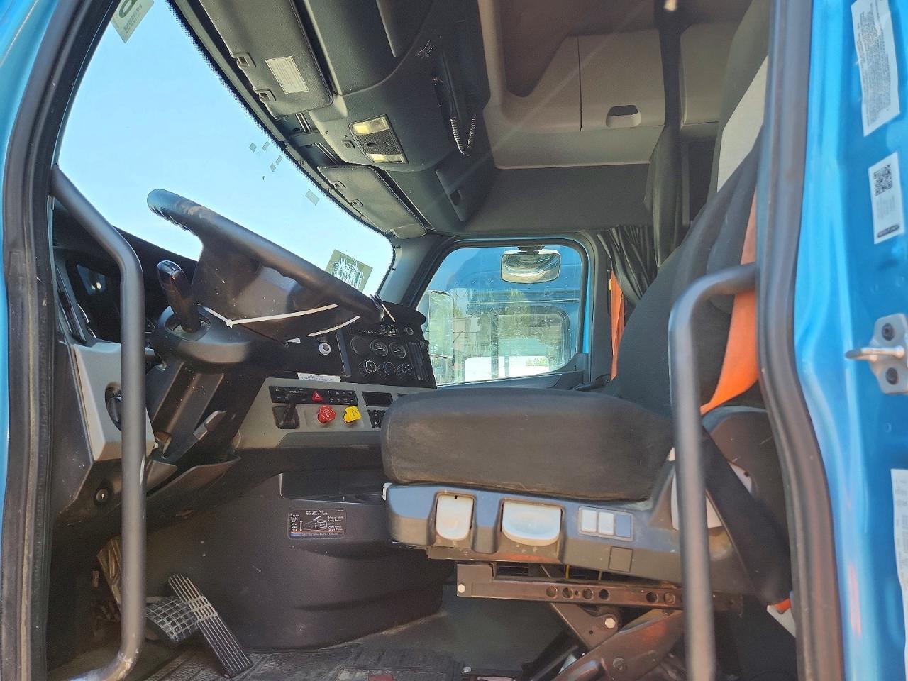 2020 FREIGHTLINER CASCADIA 126 SEMI TRUCK — Фото 7 из 14