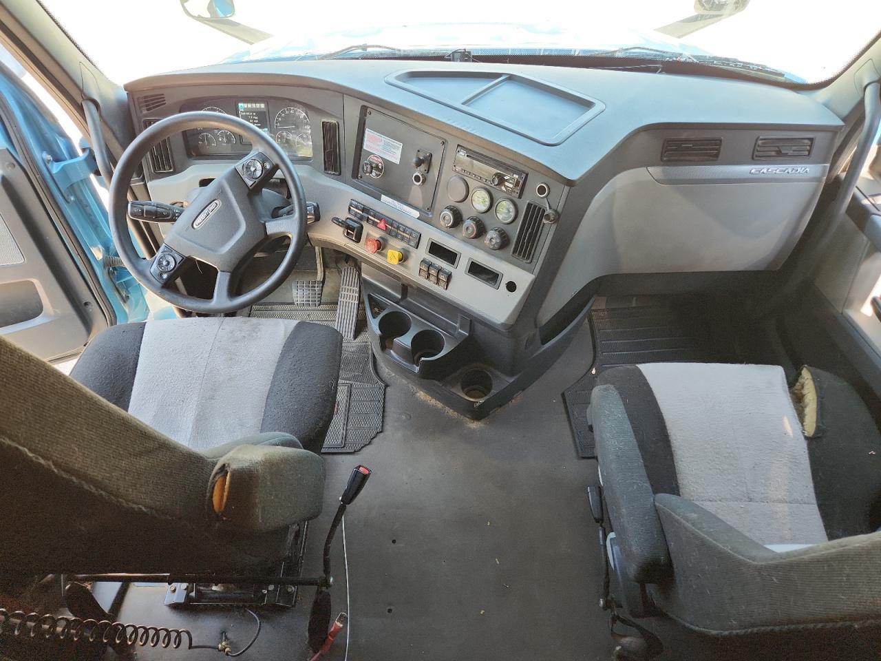 2020 FREIGHTLINER CASCADIA 126 SEMI TRUCK — Фото 8 из 14