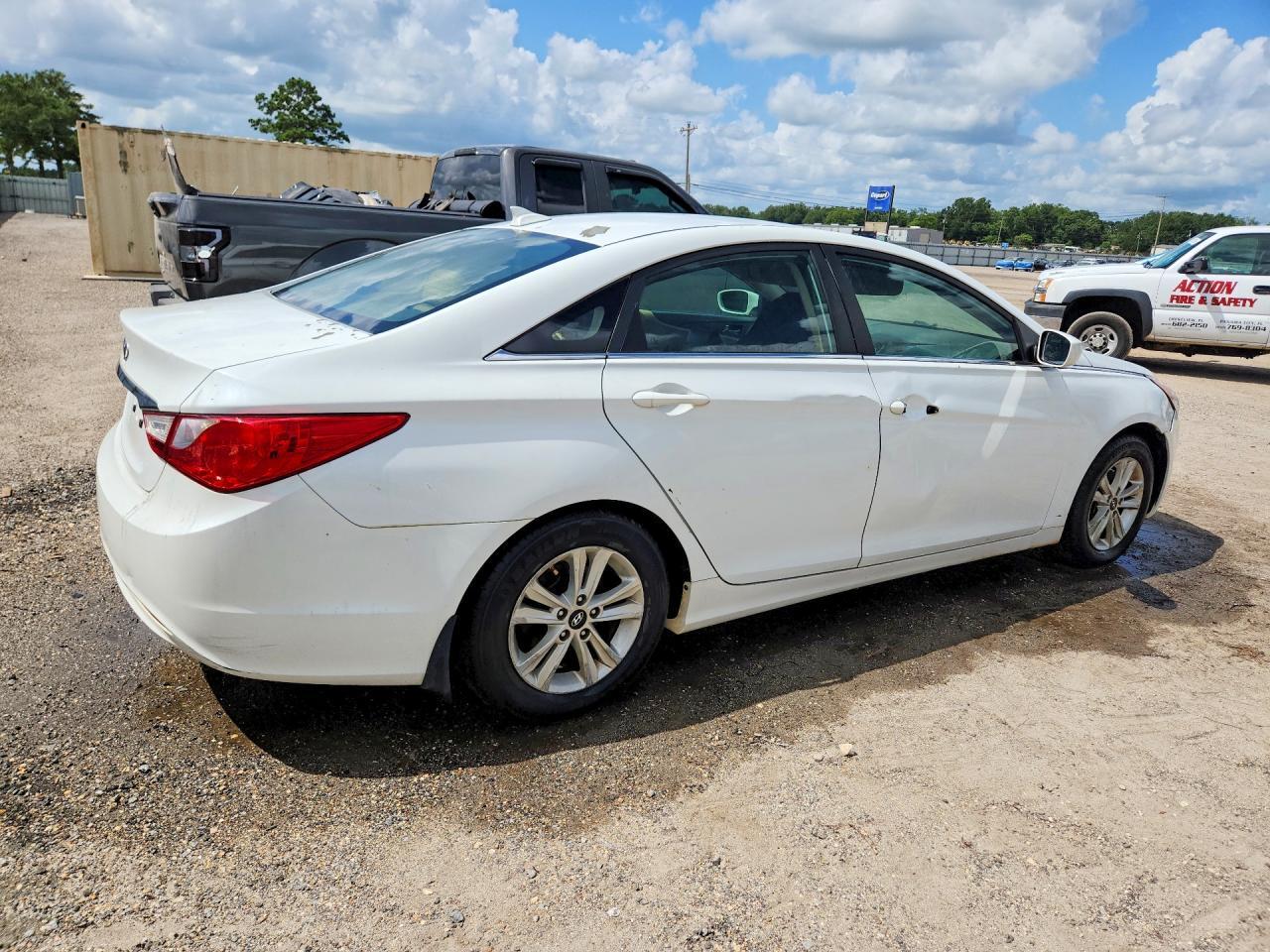 5NPEB4AC4CH364963 2012 HYUNDAI SONATA photo no. 3