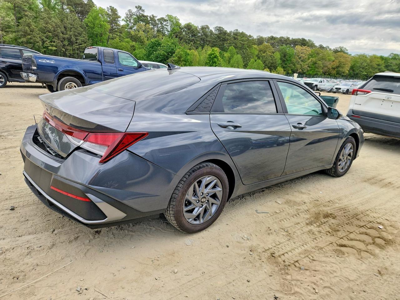 2024 HYUNDAI ELANTRA SEL — Фото 3 из 12