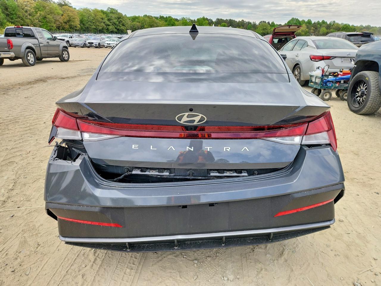 2024 HYUNDAI ELANTRA SEL — Фото 6 из 12