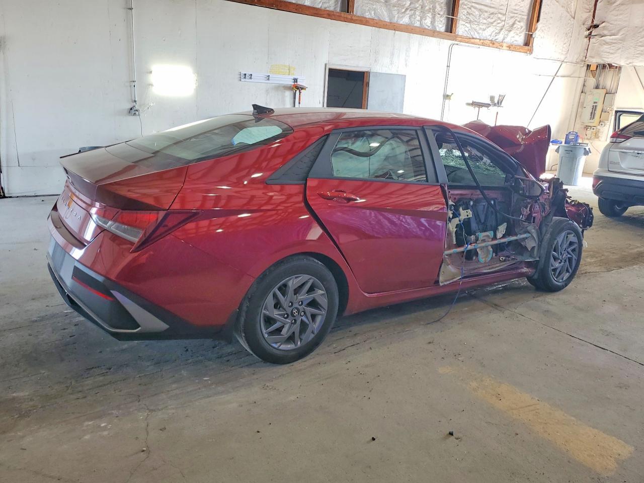 2024 HYUNDAI ELANTRA SEL — Фото 3 из 12