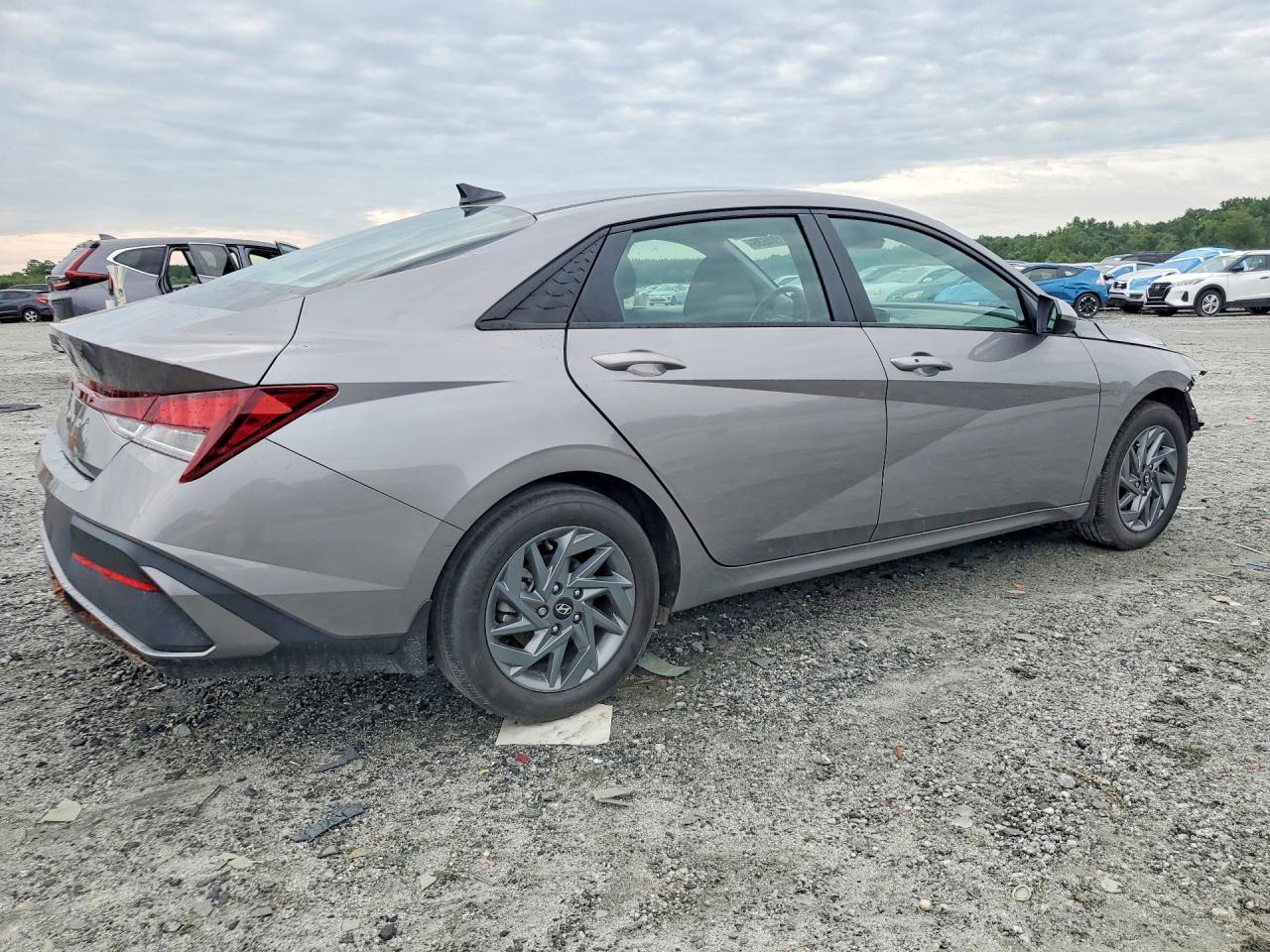 2024 HYUNDAI ELANTRA SEL — Фото 3 из 12