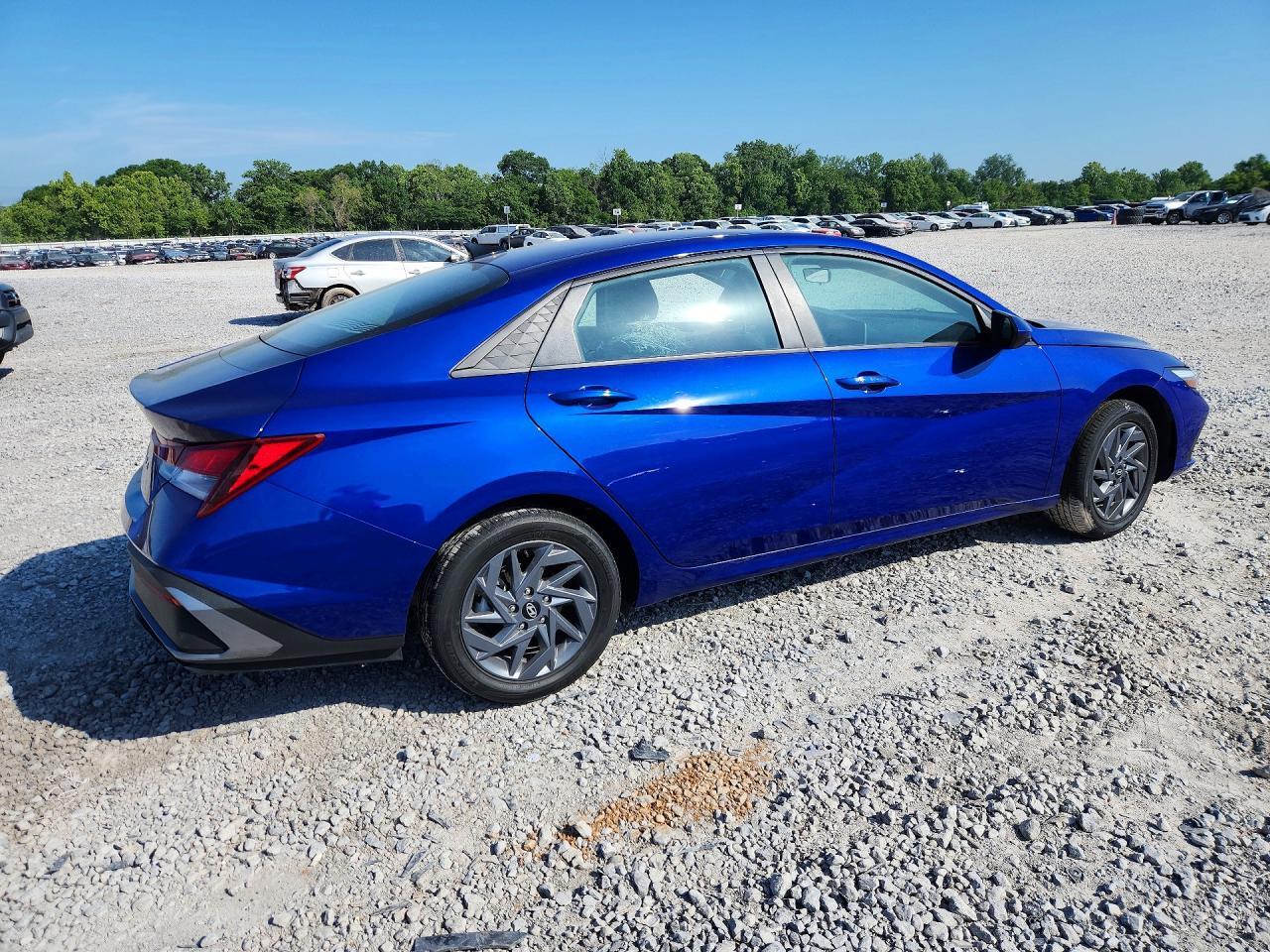 2024 HYUNDAI ELANTRA SEL — Фото 3 из 12