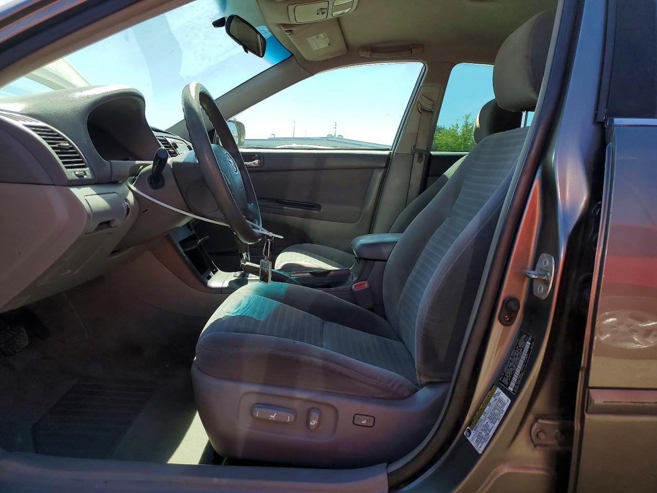 2005 TOYOTA CAMRY LE — Фото 7 из 12