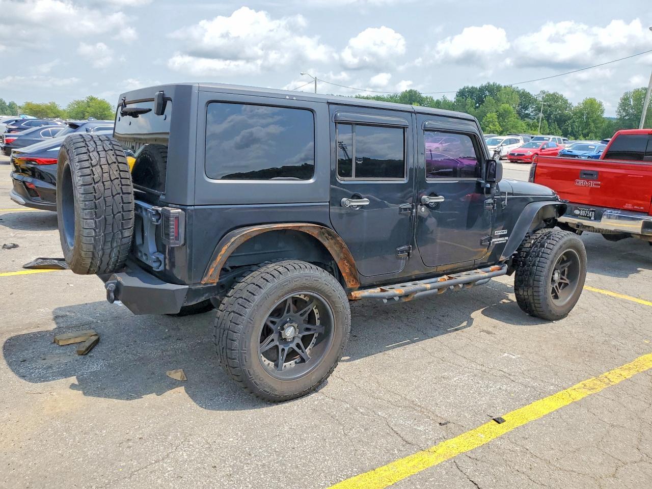 2012 JEEP WRANGLER UNLIMITED SPORT — Фото 3 из 12