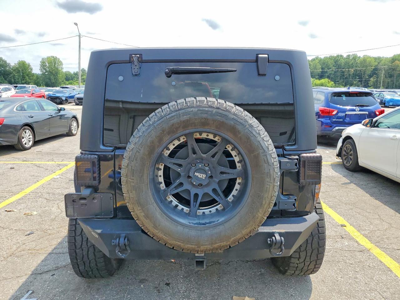 2012 JEEP WRANGLER UNLIMITED SPORT — Фото 6 из 12