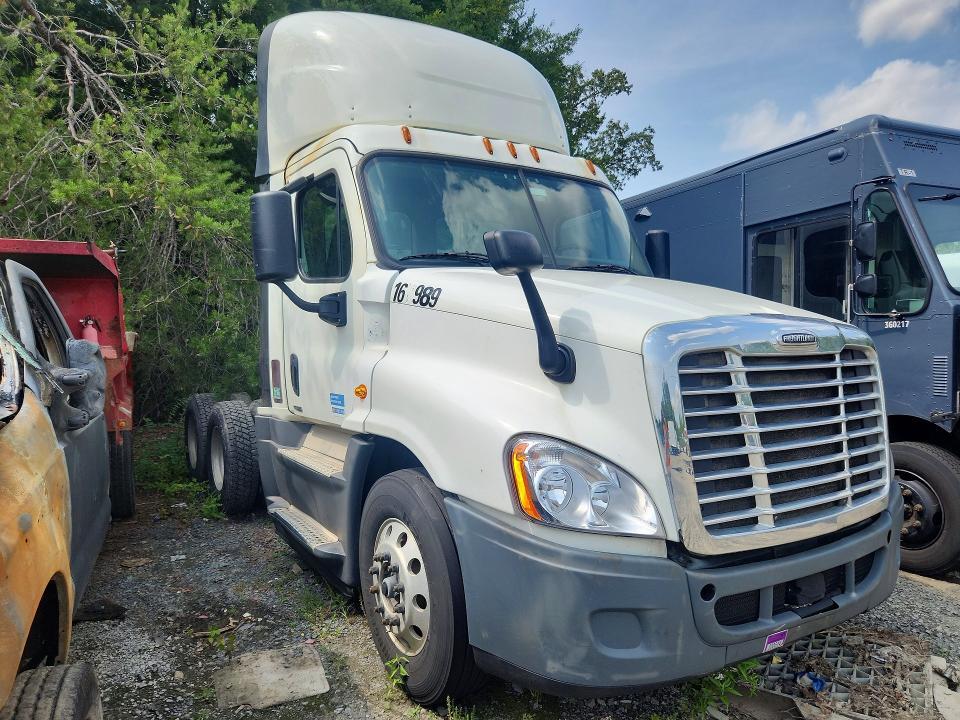 2016 FREIGHTLINER CASCADIA 125 — Фото 4 из 13