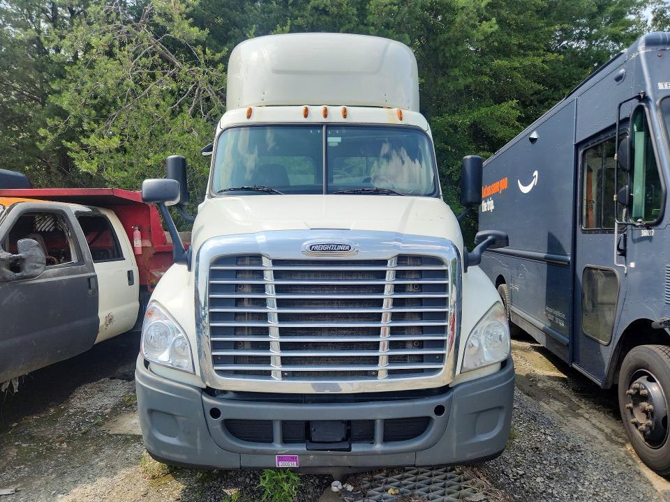 2016 FREIGHTLINER CASCADIA 125 — Фото 5 из 13
