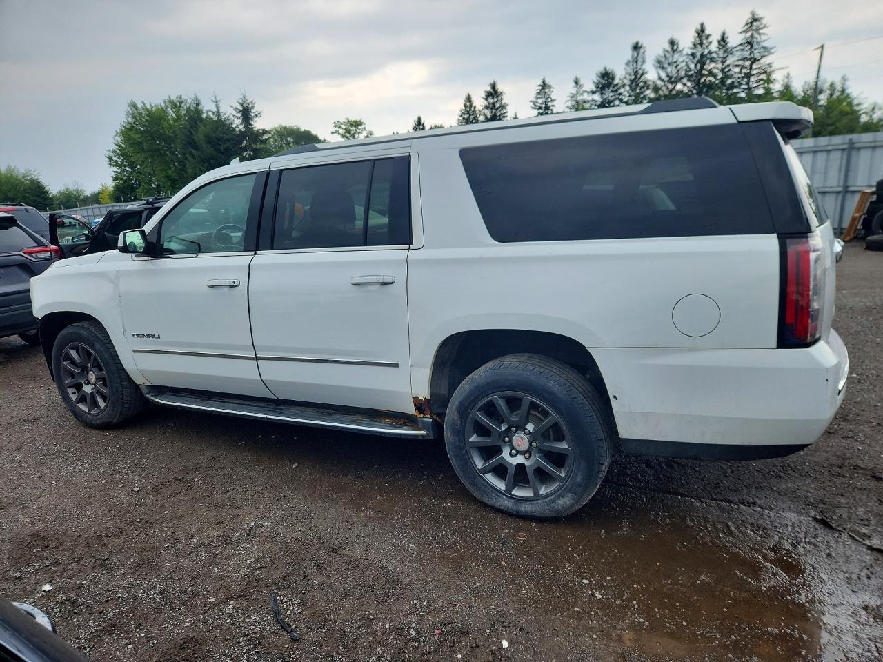 2016 GMC YUKON XL DENALI — Фото 2 из 14