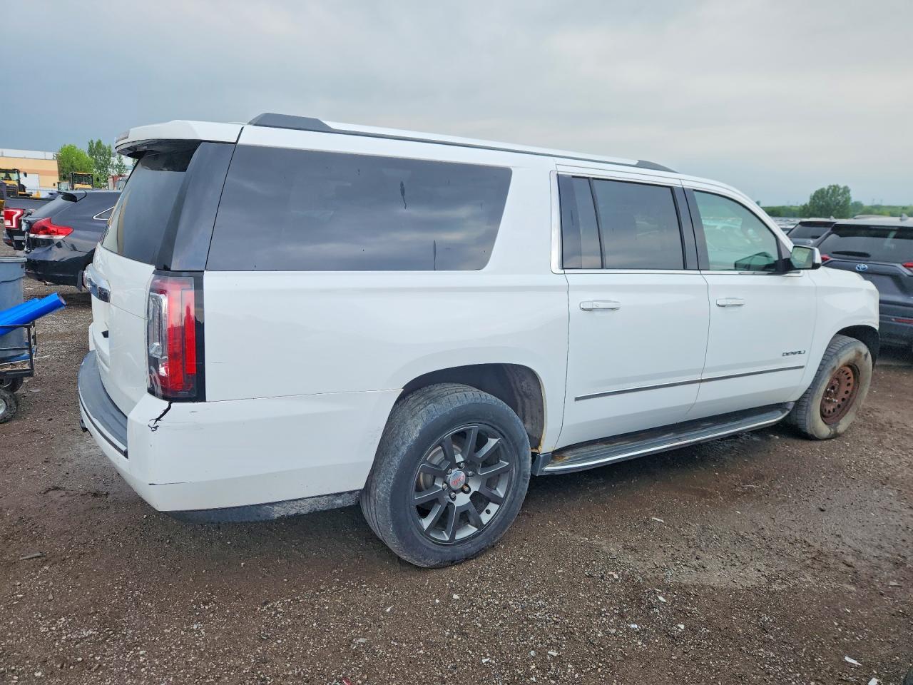 2016 GMC YUKON XL DENALI — Фото 3 из 14