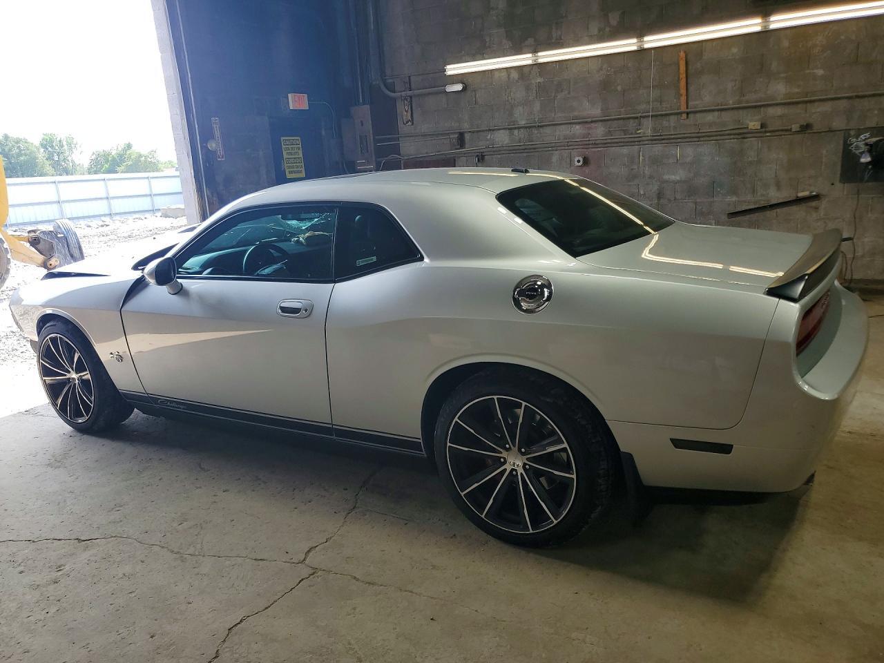 2009 DODGE CHALLENGER SRT-8 — Фото 2 из 12