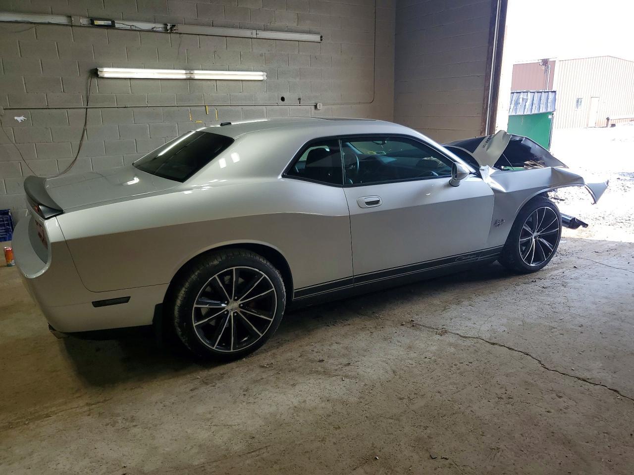 2009 DODGE CHALLENGER SRT-8 — Фото 3 из 12