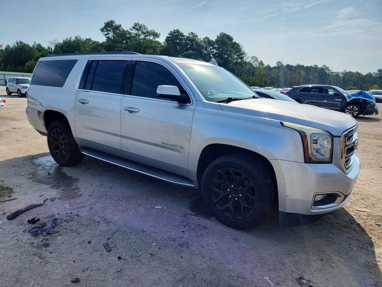 2016 GMC YUKON XL C1500 SLT — Фото 4 из 13