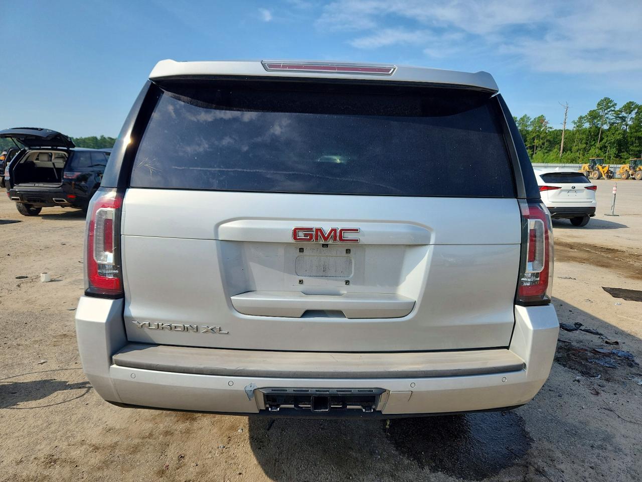 2016 GMC YUKON XL C1500 SLT — Фото 6 из 13