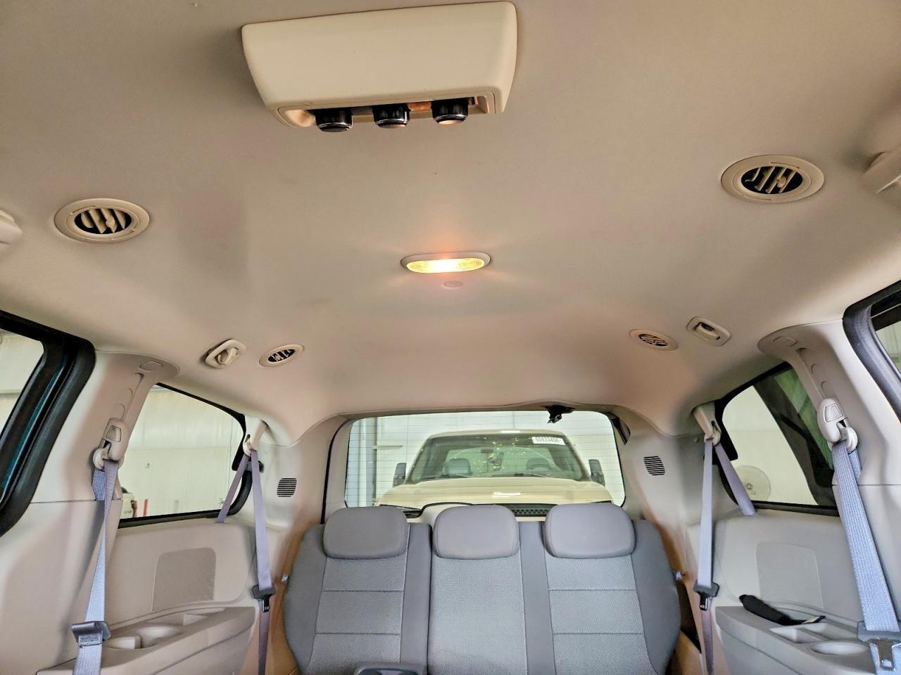 2009 DODGE GRAND CARAVAN SE — Фото 10 из 13