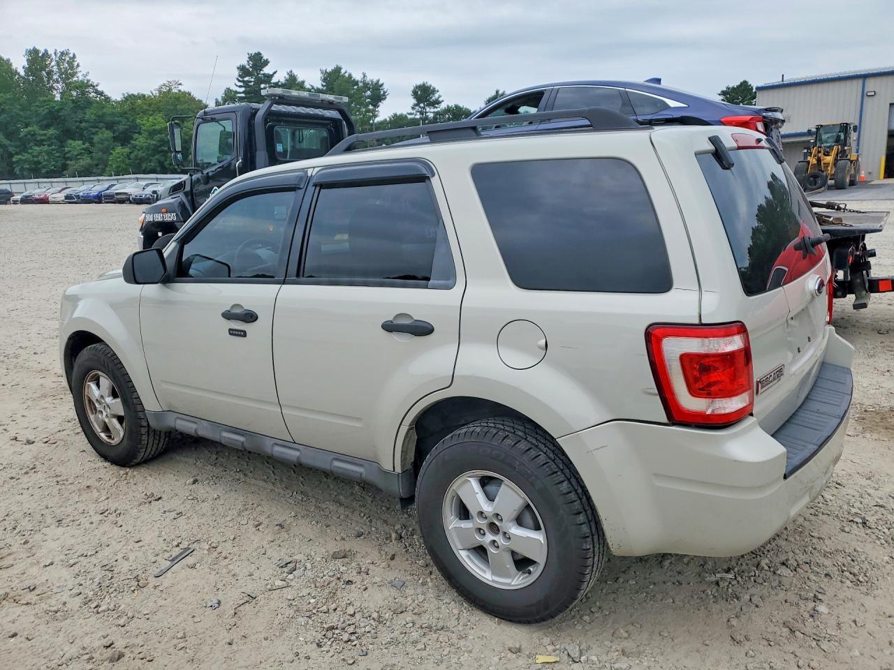 2009 FORD ESCAPE XLT — Фото 2 из 13