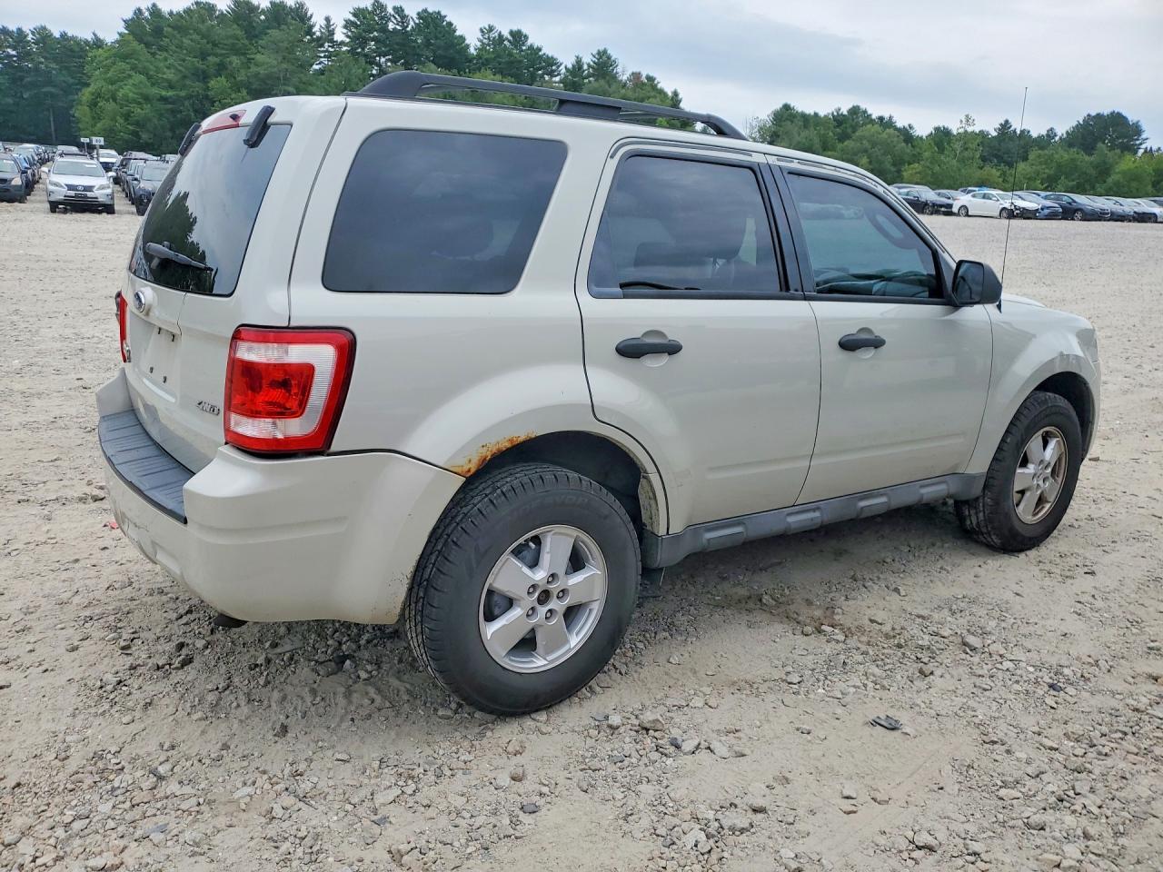 2009 FORD ESCAPE XLT — Фото 3 из 13