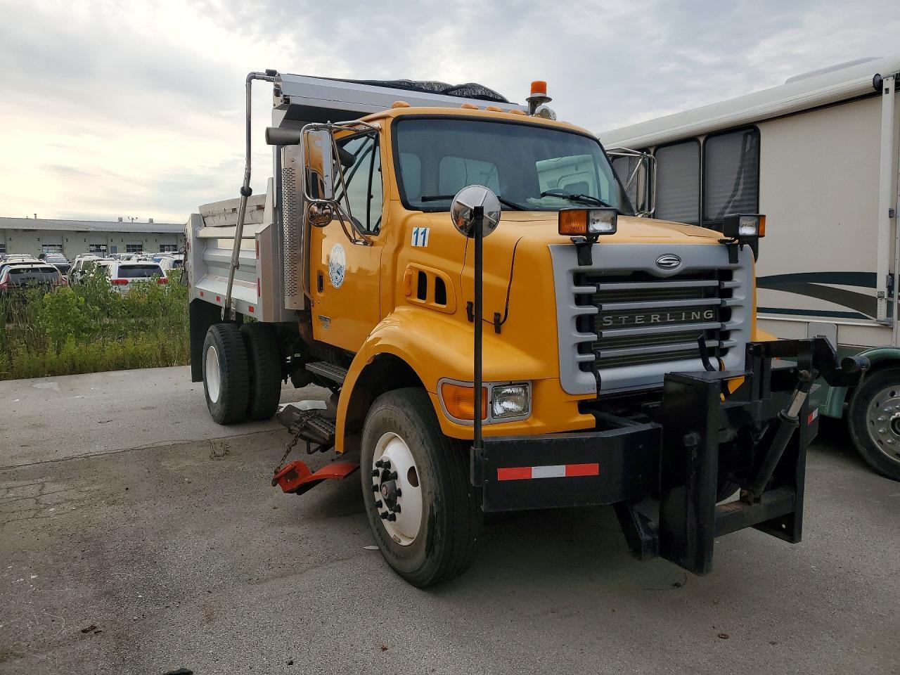 2002 STERLING  L7500 DUMP TRUCK — Фото 4 из 11