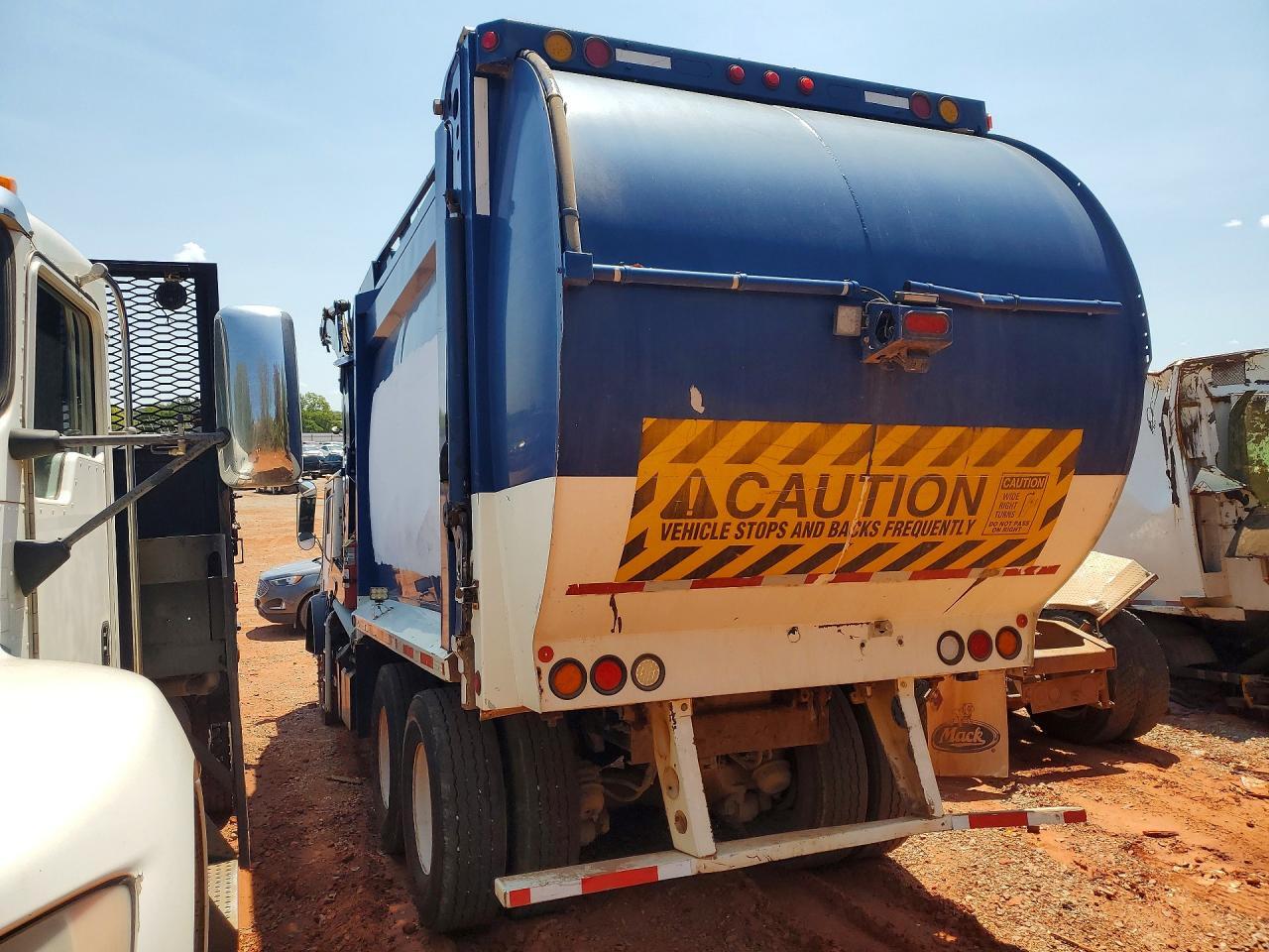 2012 MACK MRU613 REFUSE TRUCK — Фото 2 из 13