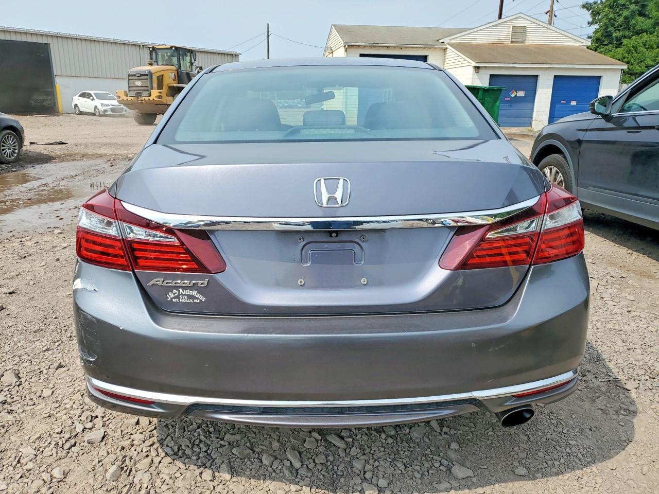 2016 HONDA ACCORD LX — Фото 6 из 12