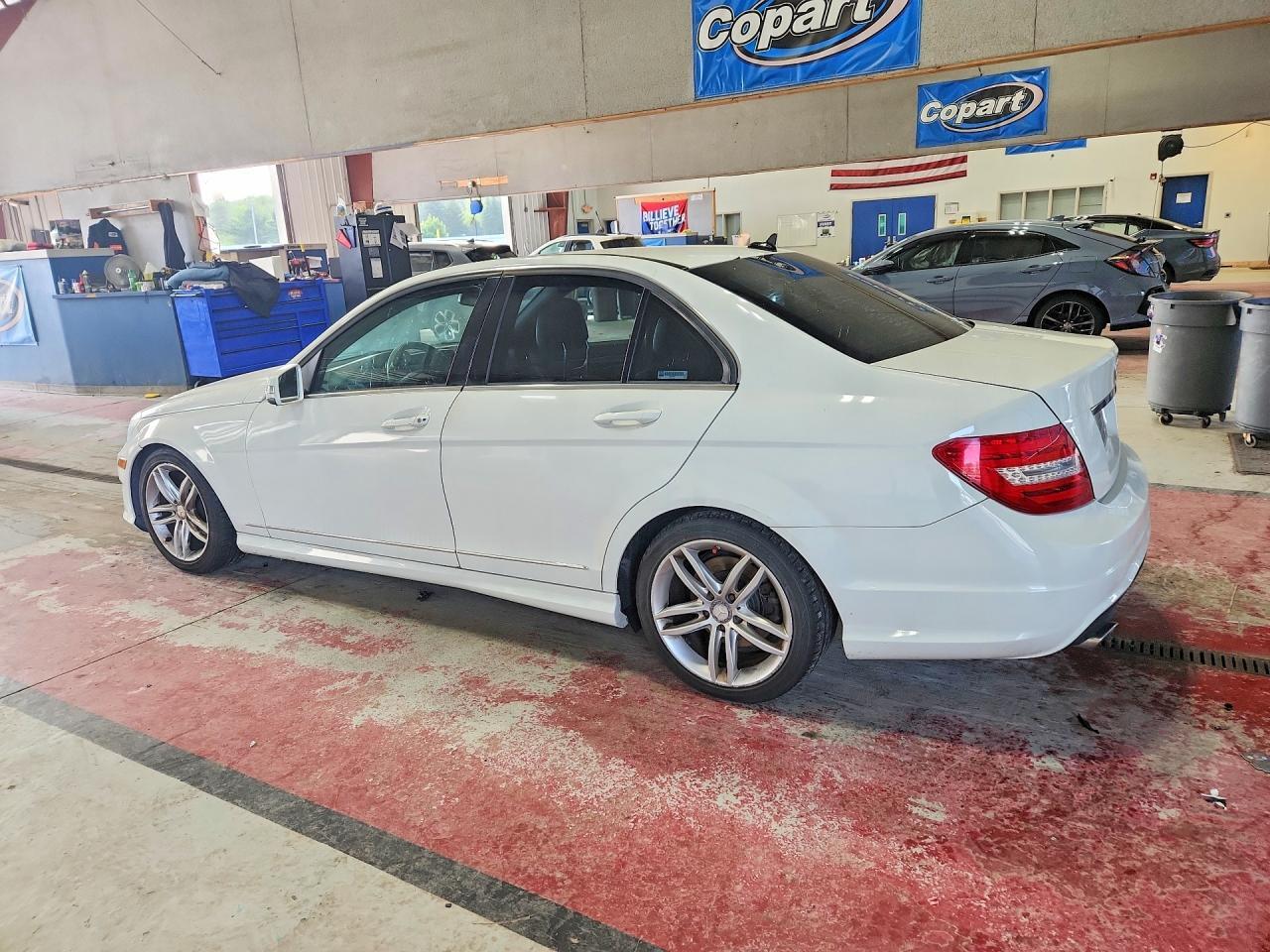 2012 MERCEDES-BENZ C 300 4MATIC — Фото 2 из 12