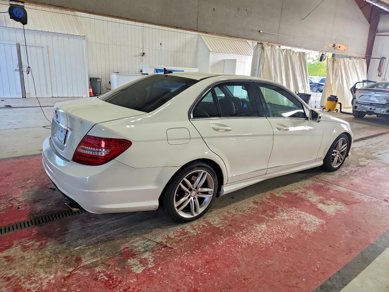 2012 MERCEDES-BENZ C 300 4MATIC — Фото 3 из 12