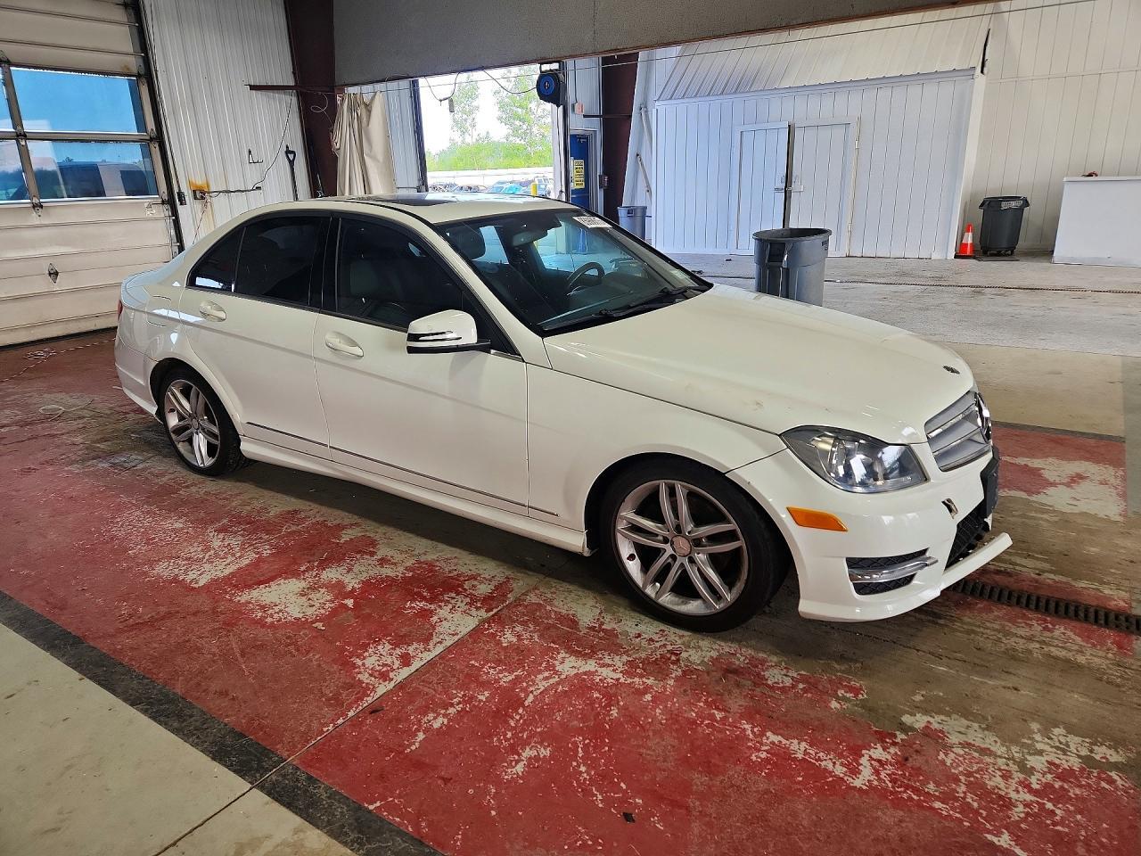 2012 MERCEDES-BENZ C 300 4MATIC — Фото 4 из 12