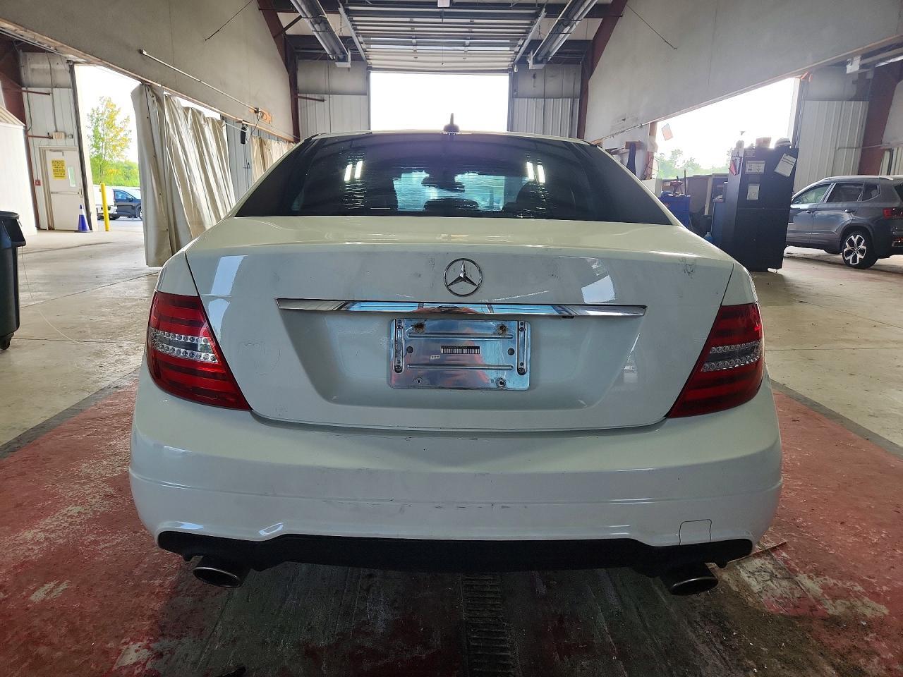 2012 MERCEDES-BENZ C 300 4MATIC — Фото 6 из 12